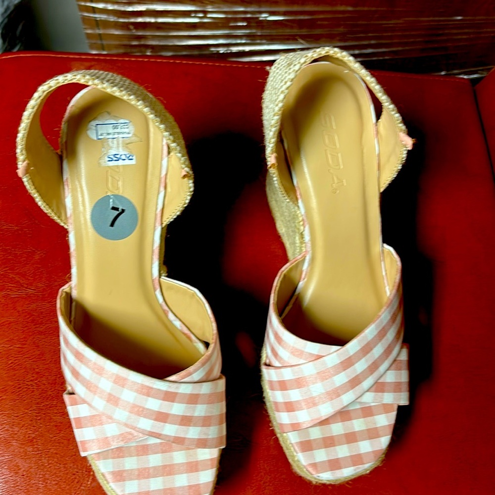 Soda size 7 shoe/sandal/ wedge
